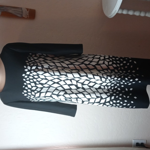 Chick's Dress - Picture 1 of 6